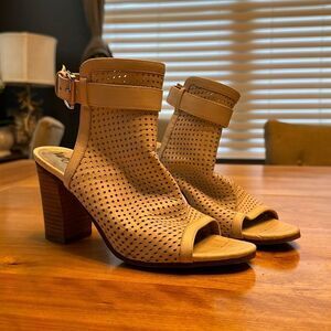 Sam Edelman Emmie block heel with cut out‎